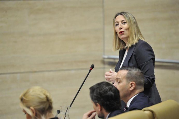 Imagen de archivo de la presidenta de la Junta de Extremadura, María Guardiola, en el pleno de la Asamblea