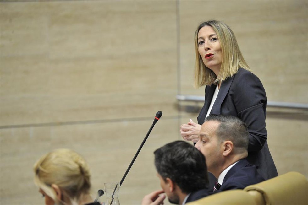 Imagen de archivo de la presidenta de la Junta de Extremadura, María Guardiola, en el pleno de la Asamblea