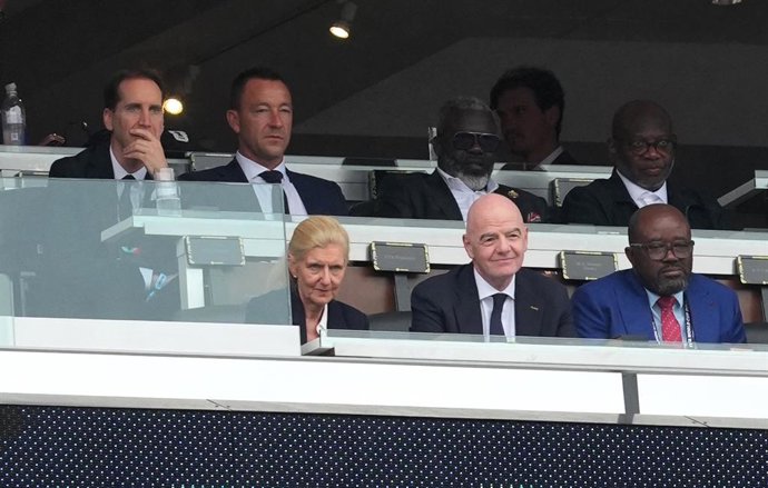 23 June 2026, US, Foxborough: FIFA president Gianni Infantino (C) sits in the stands alongside John Terry (2nd L) and Mark Bullingham (L) during the 2026 FIFA World Cup Group L soccer match between England and Ghana at the Boston Stadium. Photo: Martin Ri