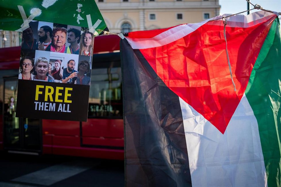 Archivo - Activistas reclaman en Roma, Italia, la liberación de los diez activistas del Convoy Terrestre Global Sumud detenidos en Libia