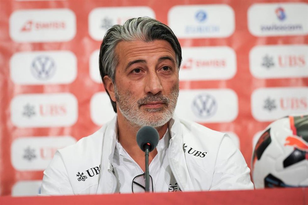 Archivo - Murat Yakin, seleccionador de Suiza, en rueda de prensa