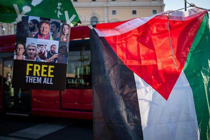 18 de junho de 2026, Roma, Rm, Itália: A Anistia Internacional lança uma mobilização nacional permanente com protestos em toda a Itália em apoio às 10 pessoas da Caravana Global Sumud Land que estão mantidas em cativeiro na Líbia há 24 dias. Em Roma, ativ