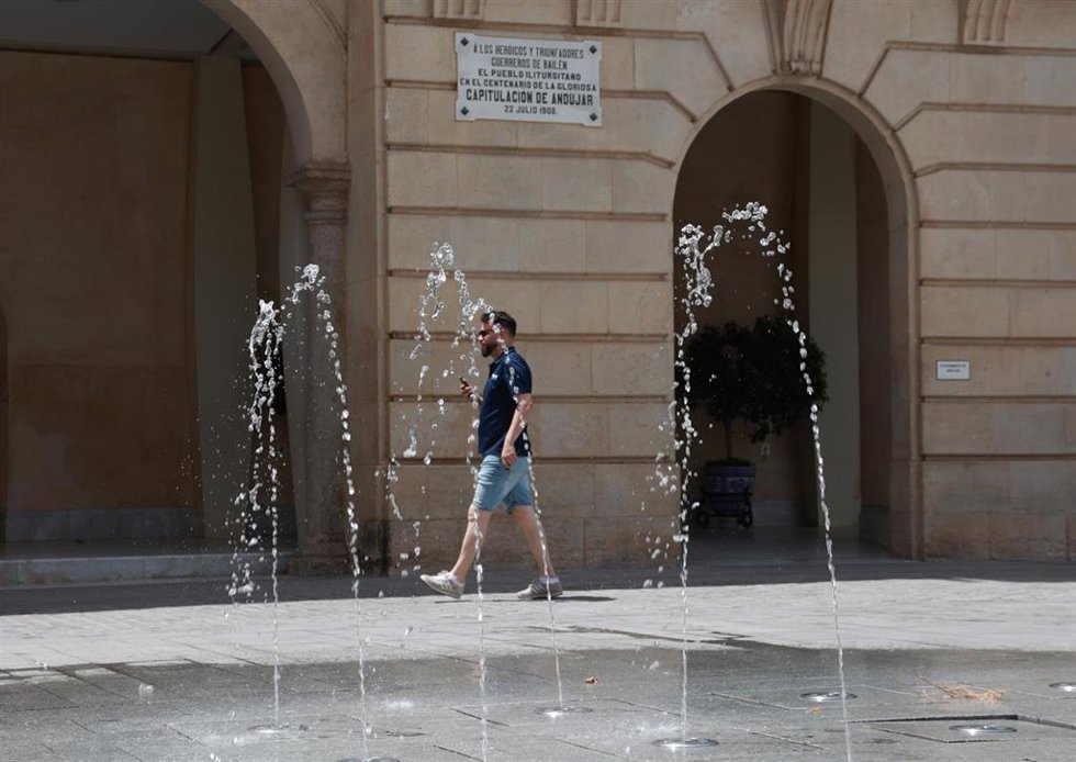 La localidad cordobesa de Andújar bajo aviso rojo por calor con máximas de 44º. A 23 de junio de 2026 en Córdoba (Andalucía, España). 