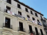Foto: Vox presenta una queja ante la Presidencia del Pleno para que el PSOE retire la bandera LGTBI de la fachada de Grupos