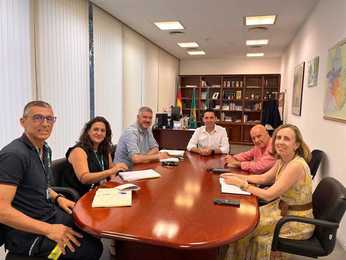 Reunión entre el Consorcio Provincial de Bomberos y el Ayuntamiento de Fuentes de Andalucía celebrada en la Casa Consistorial