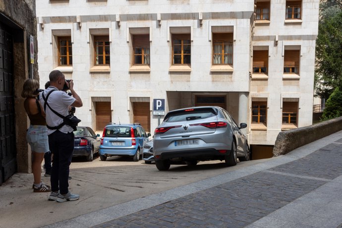 Un coche sale del Ayuntamiento de Soria, a 23 de junio de 2026, en Soria, Castilla y León (España).