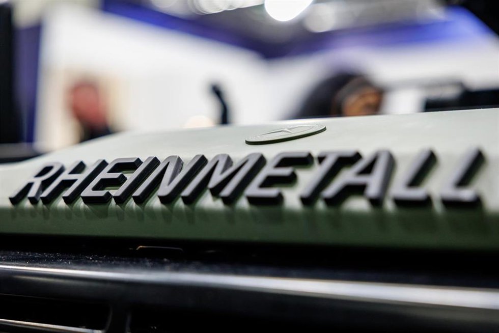 Archivo - FILED - 23 February 2026, Bavaria, Nuremberg: The logo of the Rheinmetall armaments group is seen on a vehicle at the company's stand at the Enforce Tac trade fair for security and defense. Photo: Daniel Karmann/dpa