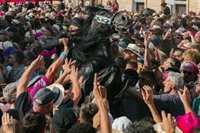 Balance del primer día grande de Sant Joan de Ciutadella: varios hospitalizados, una trifulca y cuatro 'taxis pirata'