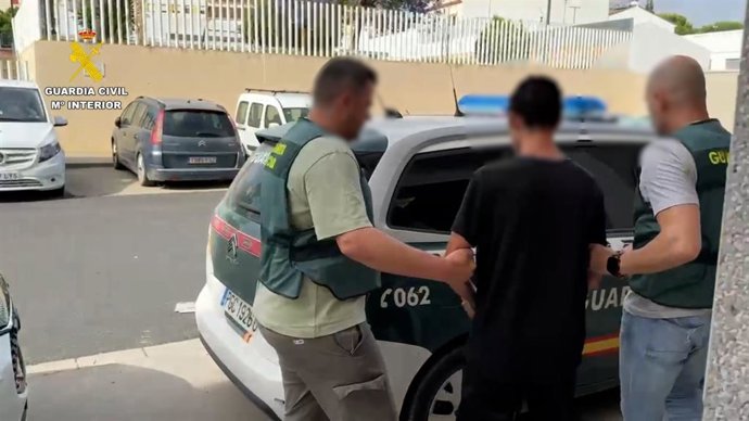 Detenido por la Guardia Civil tras robar en vehículos en Sevilla