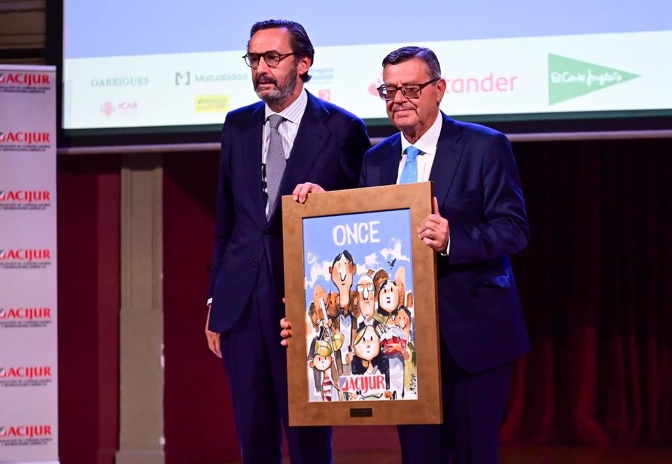 Fundación ONCE recibe el Premio Puñetas de la ACIJUR.