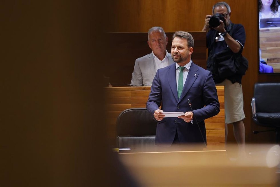 El presidente del PP de Asturias y portavoz parlamentario, Álvaro Queipo, durante el Pleno de este miércoles.