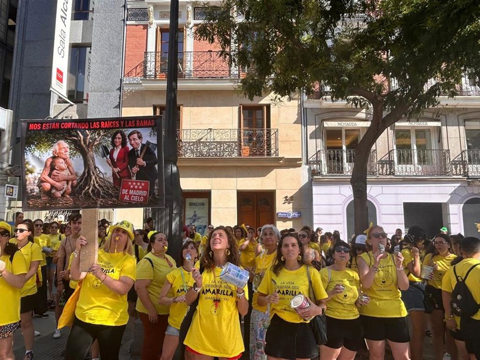 Nueva concentración de las trabajadoras de escuelas infantiles frente a la Consejería de Educación de la Comunidad de Madrid.