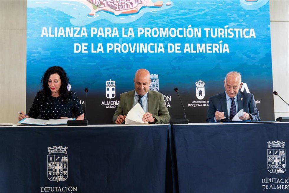 Presentación de la campaña de promoción turistíca de la provincia de Almería en los mercados de Italia y Rumanía.