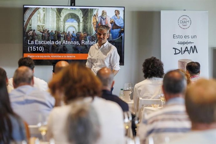 Bodegas Familiares celebra con Ferrán Centelles y DIAM su XXXV aniversario con una cata de vinos de guarda franceses