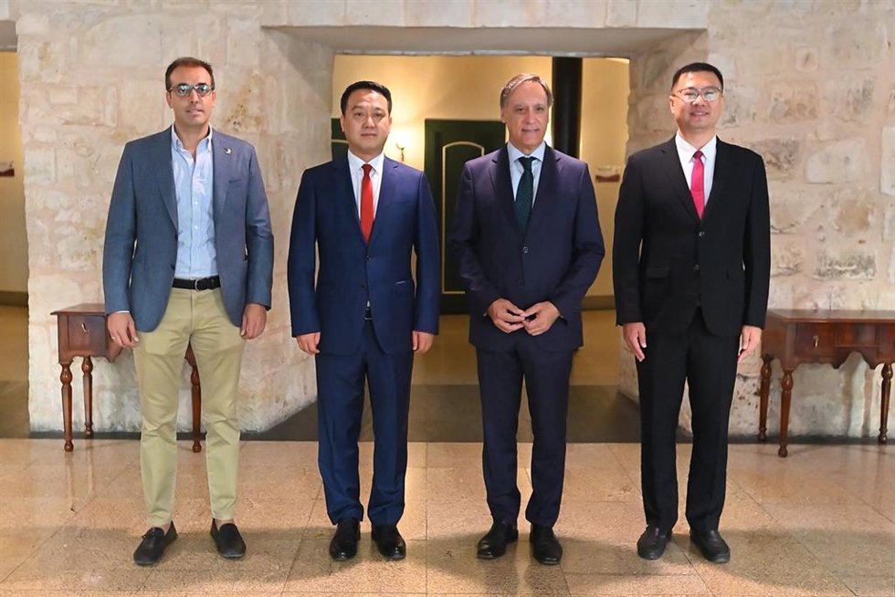 Los alcaldes de dos ciudades chinas muestran interés por el desarrollo tecnológico y logístico de Salamanca.
