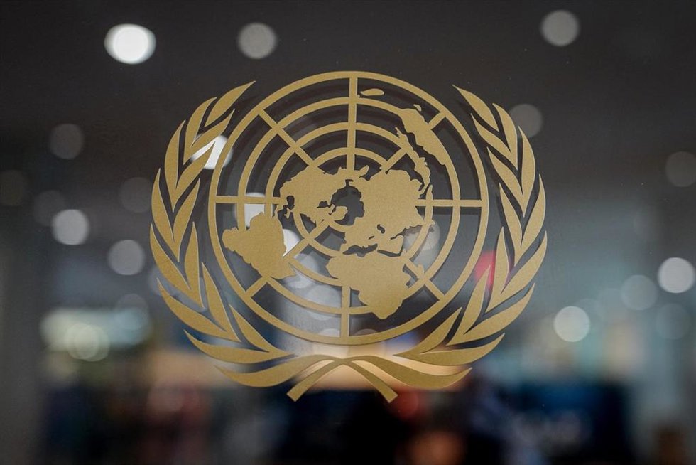 Archivo - 27 September 2025, US, New York: A view of the logo of the United Nations at the General Debate of the UN General Assembly in New York. Photo: Kay Nietfeld/dpa
