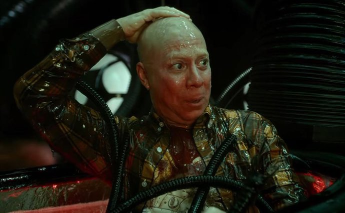 Descacharrante tráiler de Stuart no consigue salvar el universo con geniales referencias a Matrix o Mad Max