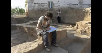 Investigadores descubren un carro de bronce en el yacimiento del Turuñuelo de Guareña: "Es único en la Península"