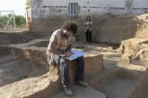 Foto: Ciencia.-Investigadores descubren un carro de bronce en el yacimiento de Turuñuelo (Badajoz): "Es único en toda la Península"
