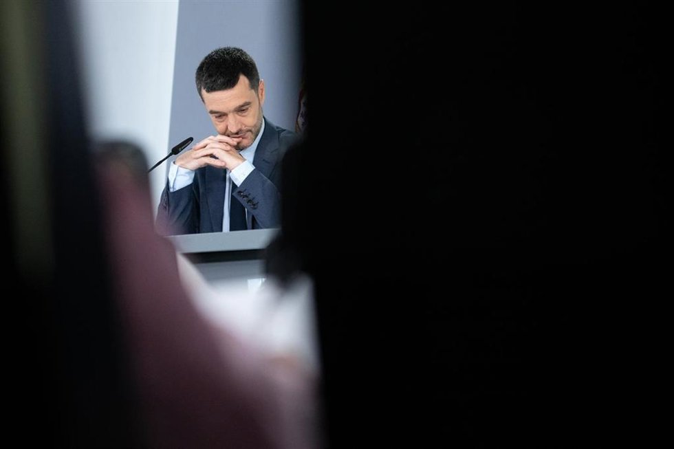 El ministro de Derechos Sociales, Consumo y Agenda 2030, Pablo Bustinduy, durante una rueda de prensa posterior al Consejo de Ministros, a 23 de junio de 2026, en Madrid (España). El Consejo de Ministros aprueba una inyección histórica de 6.200 millones