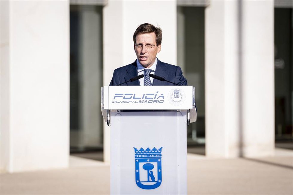 Archivo - Imagen de archivo del alcalde de Madrid, José Luis Martínez-Almeida, durante el acto de nombramiento de los 134 agentes de la Policía Municipal (24-09-25)