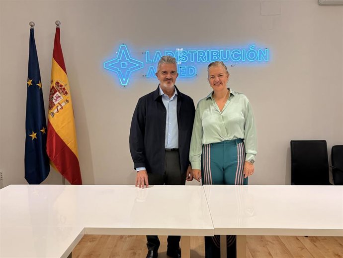 La Distribución Anged y Re-Viste se alían para impulsar la circularidad del textil y calzado