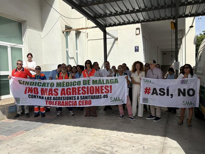 El SMM realizan una concentración por un nuevo caso de violencia verbal y física en el Centro de Salud de las Lagunas de Mijas.