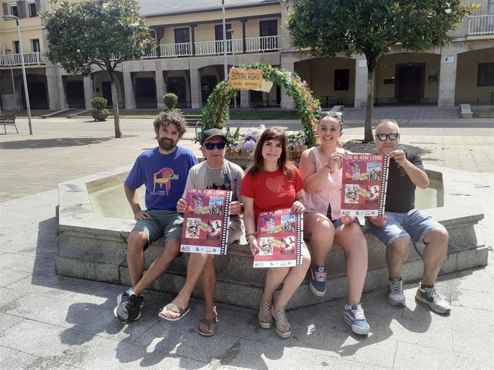 Presentación de una nueva edición del programa de cine al aire libre en los barrios.