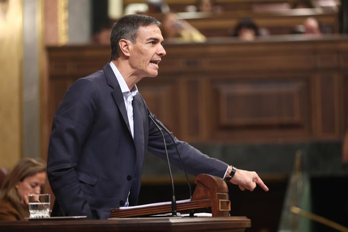 O presidente do Governo, Pedro Sánchez, discursa durante uma sessão plenária no Congresso dos Deputados, em 24 de junho de 2026, em Madri (Espanha). O presidente do Governo comparece à Câmara dos Deputados para informar sobre a situação política 