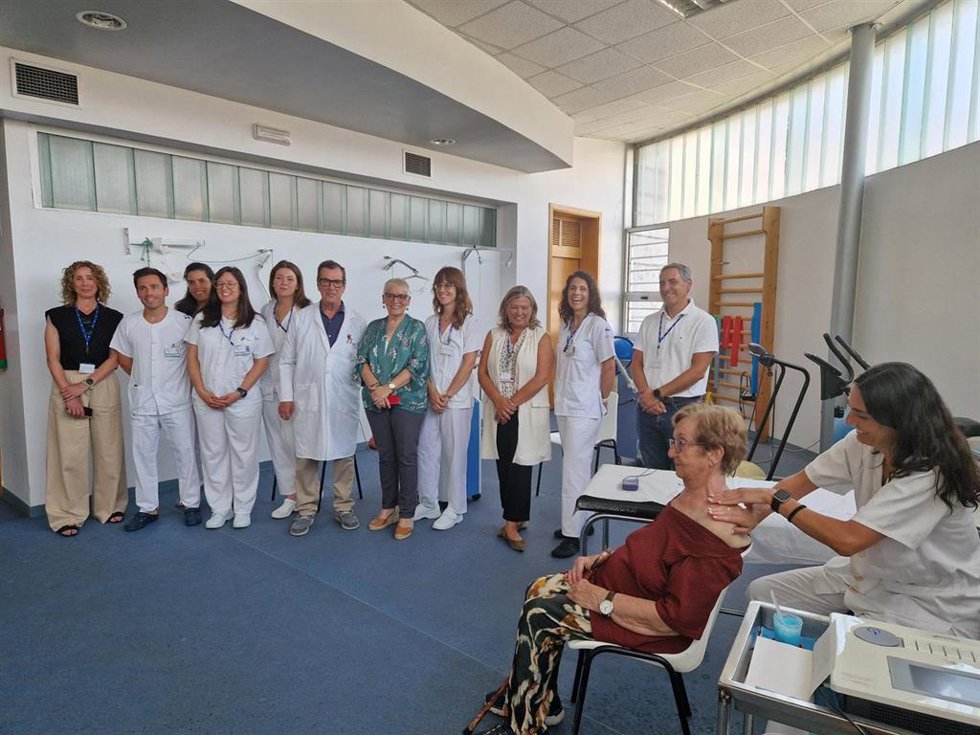La consejera de Salud, Concepción Saavedra, ha inaugurado hoy la unidad de neurorrehabilitación ambulatoria del centro de salud de El Quirinal, en Avilés.