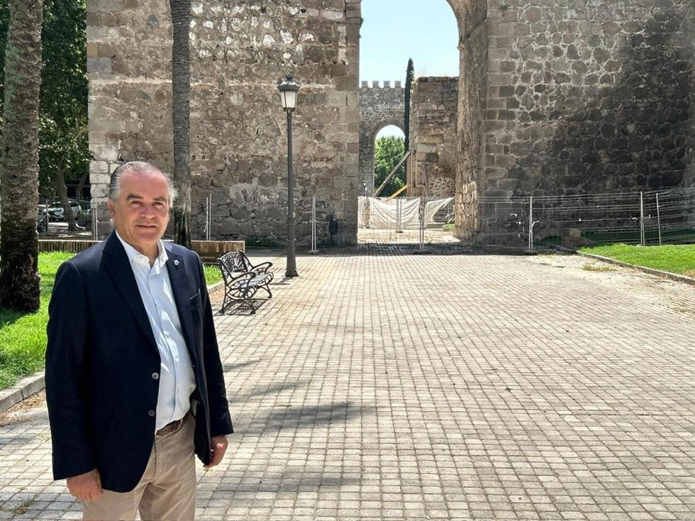 José Julián Gregorio en la Muralla de la calle Carnicerías.