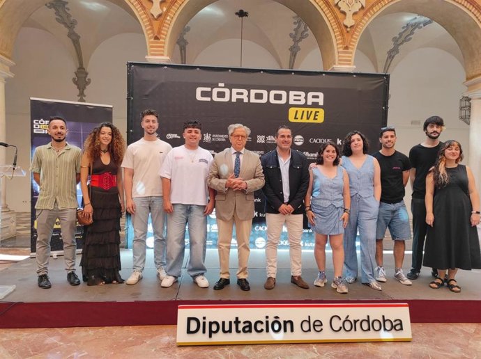 El presidente de la Diputación, Salvador Fuentes (centro), en la presentación de los finalistas del concurso 'Talentos Córdoba Live-Diputación de Córdoba' en una imagen de archivo.