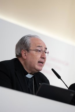 Archivo - El secretario general de la CEE, Monseñor Francisco César García Magán, informa en rueda de prensa de los trabajos de la Asamblea Plenaria que se ha celebrado en Madrid del 20 al 24 de abril, en la sede Conferencia Episcopal Española, en Madrid 