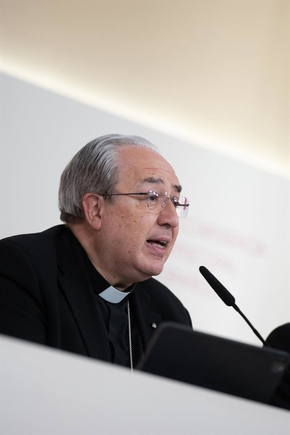 Archivo - El secretario general de la CEE, Monseñor Francisco César García Magán, informa en rueda de prensa de los trabajos de la Asamblea Plenaria que se ha celebrado en Madrid del 20 al 24 de abril, en la sede Conferencia Episcopal Española, en Madrid