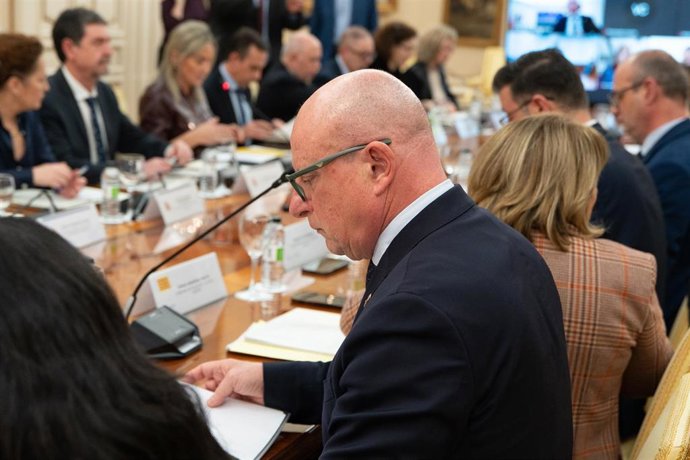Archivo - El consejero de Educación del Gobierno de Navarra, Carlos Gimeno. durante una Conferencia Sectorial de Educación.