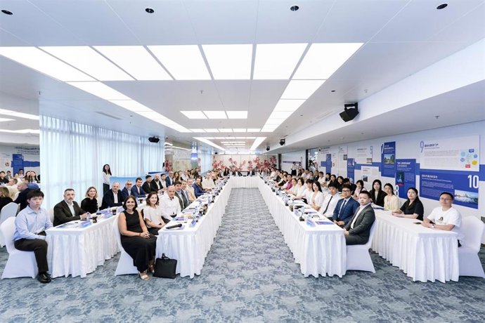 Representantes de distintas empresas y entidades que han participado en el foro.