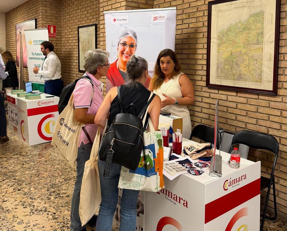 Un total de 22 empresas que necesitan personal participan en la III Feria 'Talento 45+' de Torrelavega
