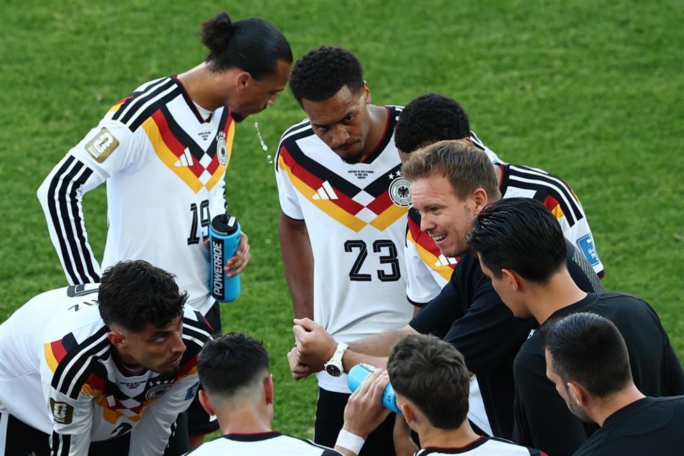 El seleccionador de Alemania, Julian Nagelsmann, durante una charla con sus futbolistas en el Mundial 2026.