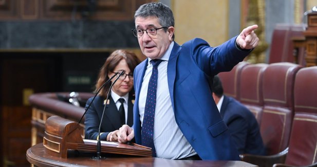 Patxi López estalla contra Feijóo por mencionar a su padre