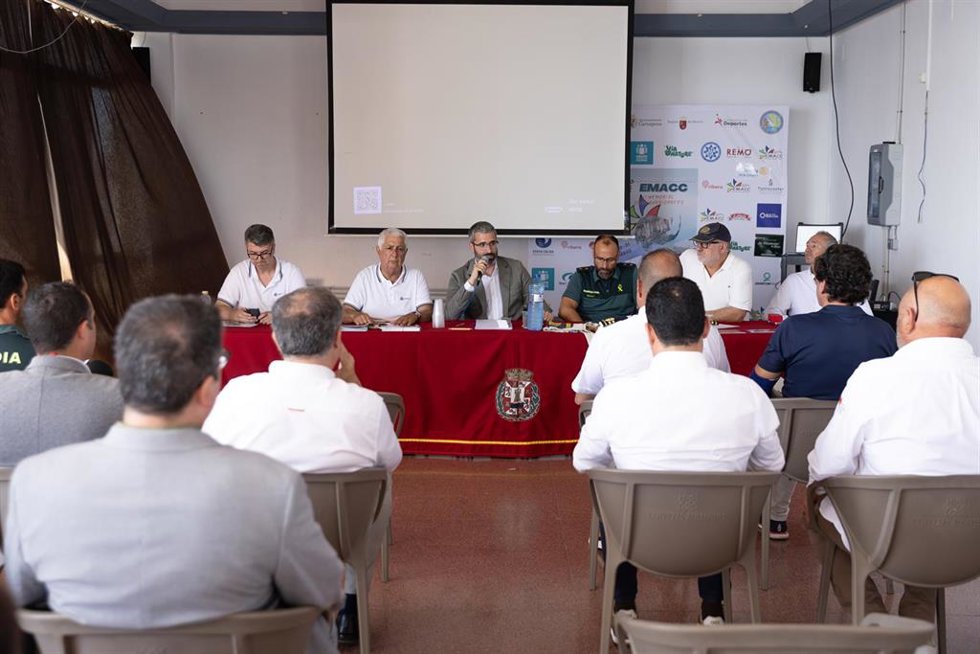 El delegado del Gobierno, Francisco Lucas, en la reunión con los presidentes de los clubes náuticos de la Región de Murcia