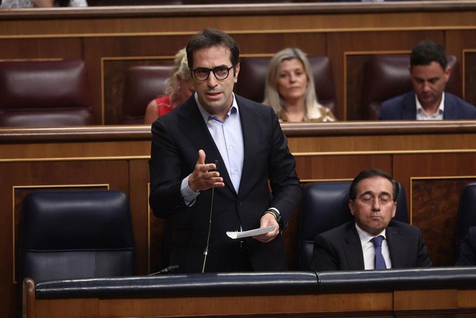El vicepresidente primero y ministro de Economía Comercio y Empresa, Carlos Cuerpo, interviene durante una sesión de control al Gobierno, en el Congreso de los Diputados, a 24 de junio de 2026, en Madrid (España). 