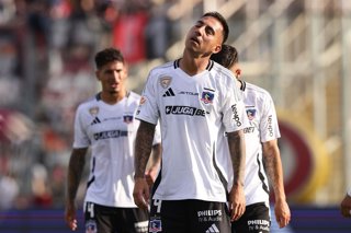Futbol, Colo Colo vs Audax Italiano Fecha 30, Liga de primera 2025. El jugador de Colo Colo Javier Correa, centro, es fotografiado durante un partido de la liga de primera contra Audax Italiano disputado en el estadio Monumental de Santiago,