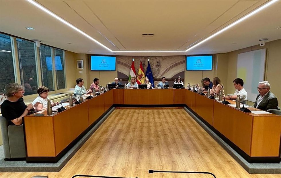 Un pleno abordará la gratuidad de los estudios oficiales de grado universitario o estudios equivalentes en La Rioja