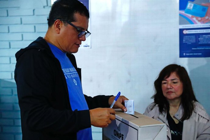Perú.- Confiep demanda respeto al sistema democrático