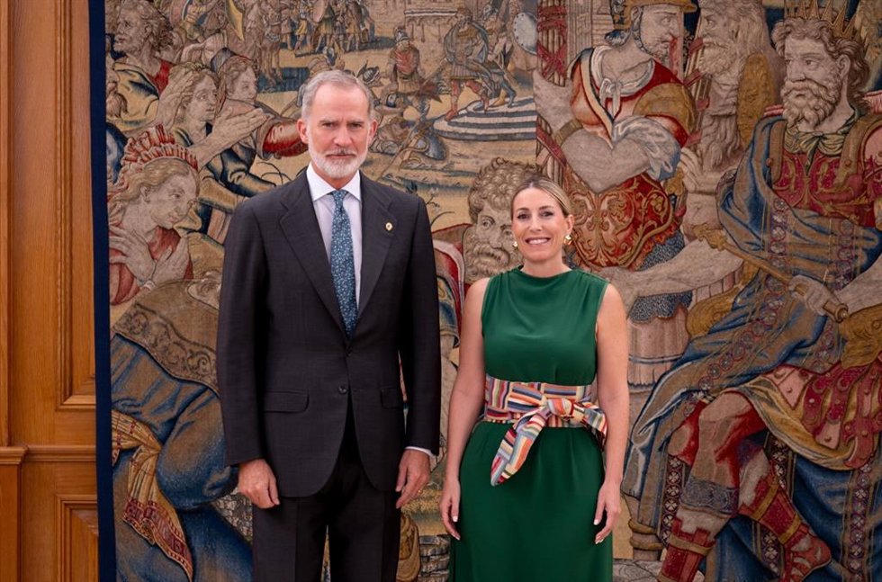 El Rey Felipe VI recibe en el Palacio de La Zarzuela a la presidenta de la Junta de Extremadura, María Guardiola, después de volver a ser investida.