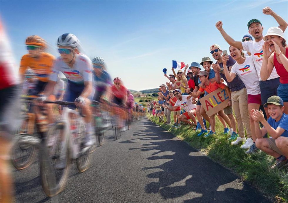 TotalEnergies refuerza su compromiso con el Tour ante la salida en 2026 en Barcelona.