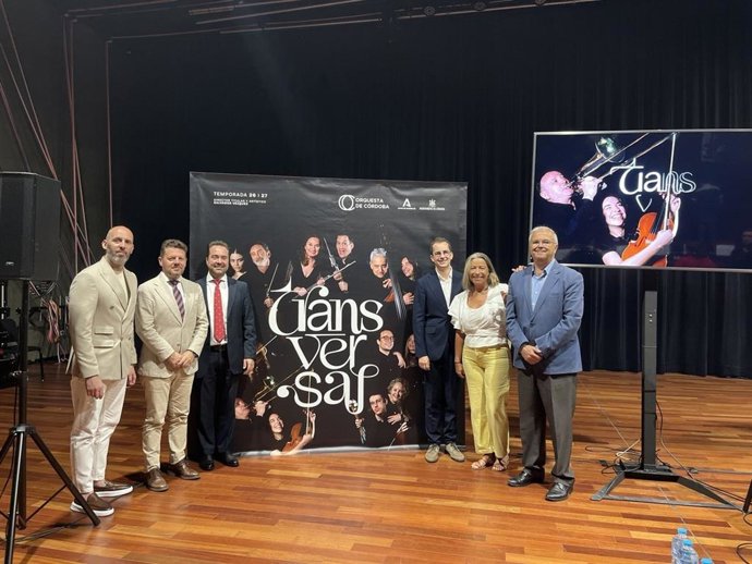 Foto de familia en la presentación de la temporada 26/27 de la Orquesta de Córdoba.