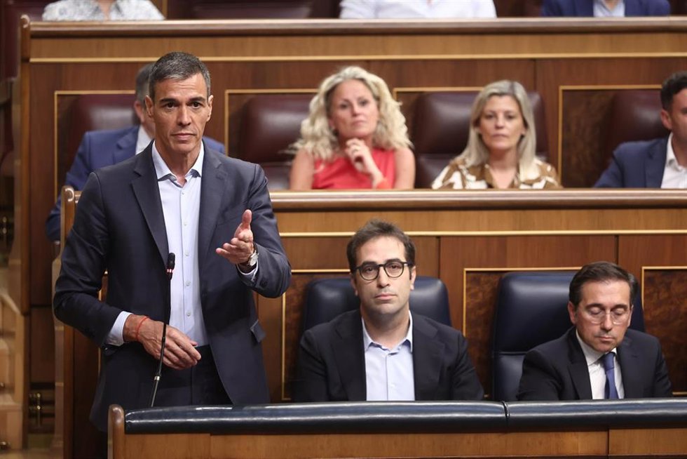 El presidente del Gobierno, Pedro Sánchez, interviene durante una sesión de control al Gobierno, en el Congreso de los Diputados, a 24 de junio de 2026, en Madrid (España). 