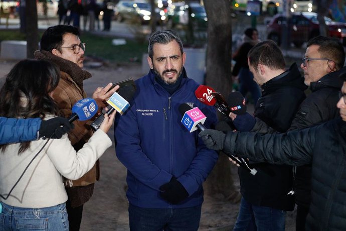 Santiago, 23 de junio de 2026.  El Alcalde de San Bernardo Christopher White llega hasta el sitio del suceso  Menor de 12 anos fallece tras encerrona sufrida a su familia en sector Catemito en San Bernardo, al ser arrastrado varios kilomentros luego de