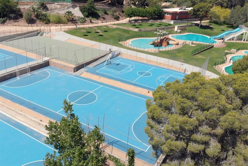 Piscinas y pistas deportivas del parque Rafael de la Cerda de Tentegorra